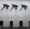 Het safeclean product wordt verneveld op de doeken om krimp van de stoffen te vermijden.